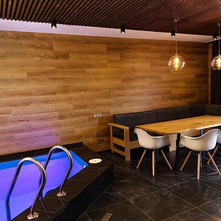 Svoi Hotel Paljanyjtsja Exteriör bild
