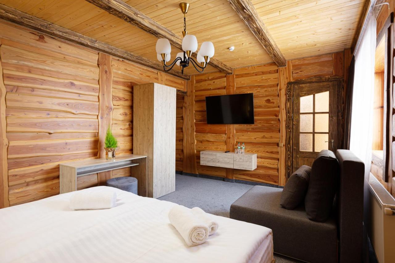 Svoi Hotel Paljanyjtsja Exteriör bild
