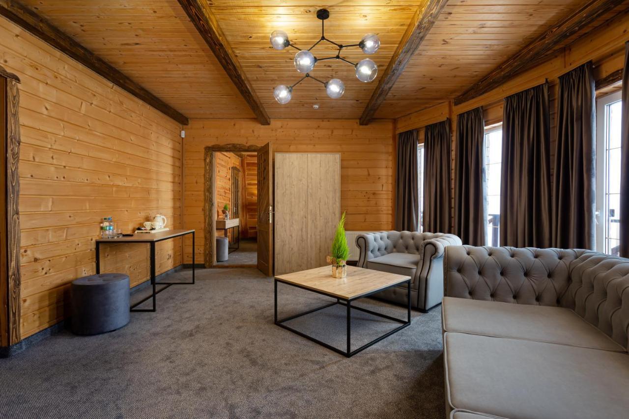 Svoi Hotel Paljanyjtsja Exteriör bild