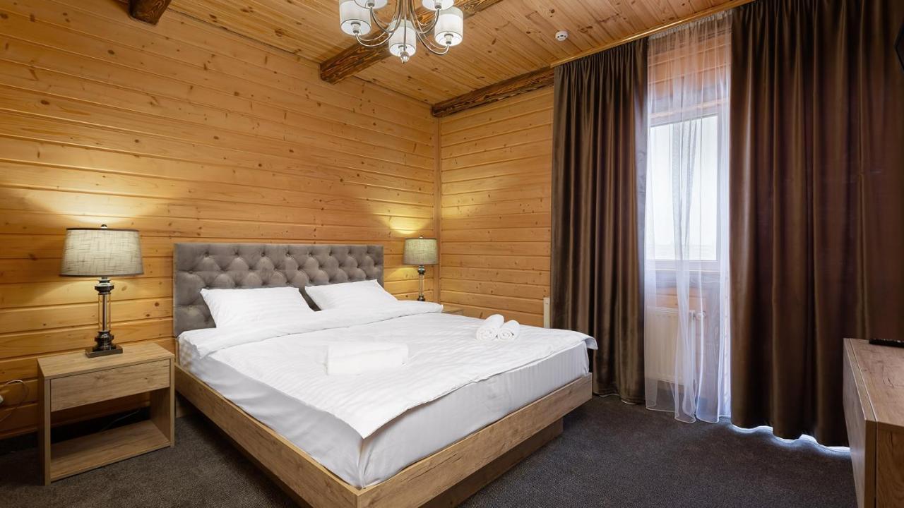 Svoi Hotel Paljanyjtsja Exteriör bild