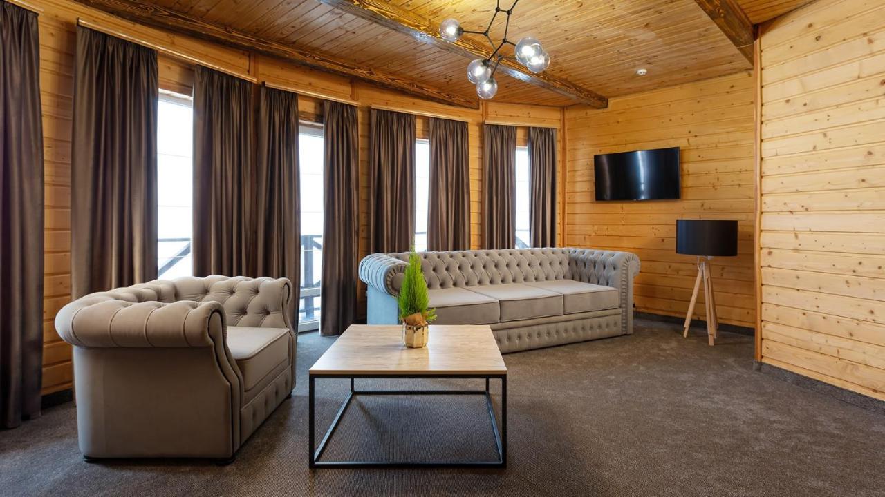 Svoi Hotel Paljanyjtsja Exteriör bild