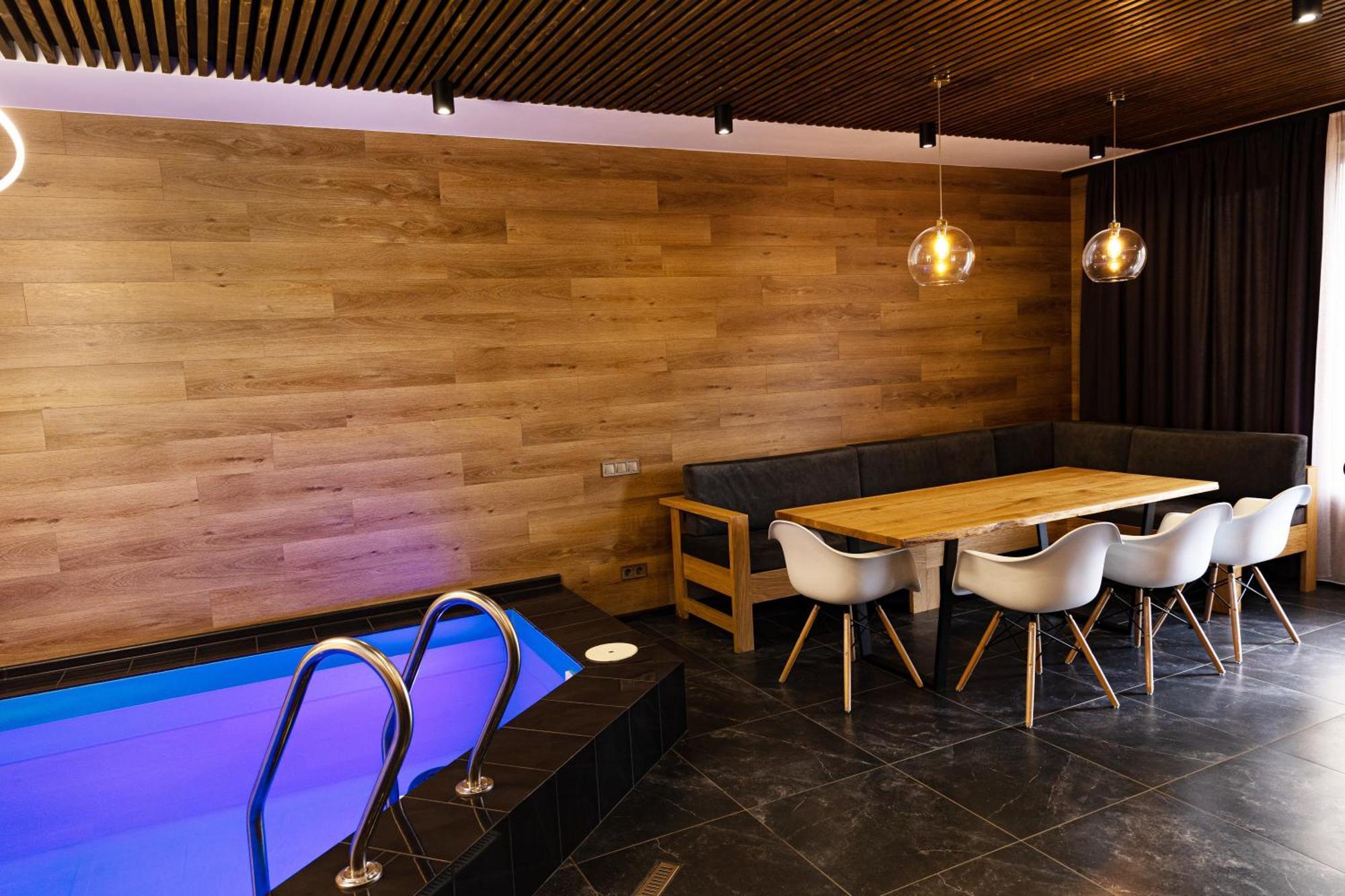 Svoi Hotel Paljanyjtsja Exteriör bild