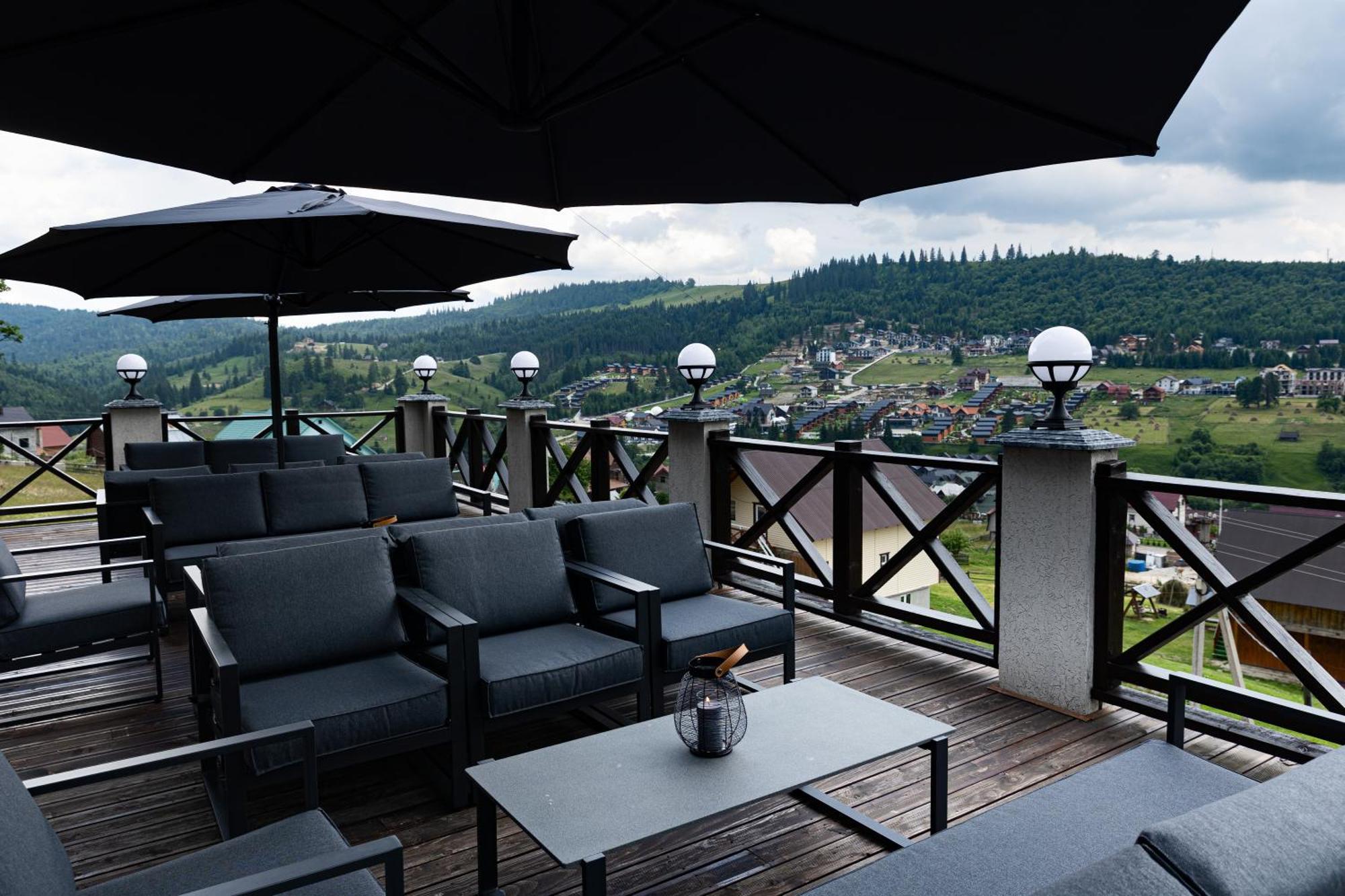Svoi Hotel Paljanyjtsja Exteriör bild