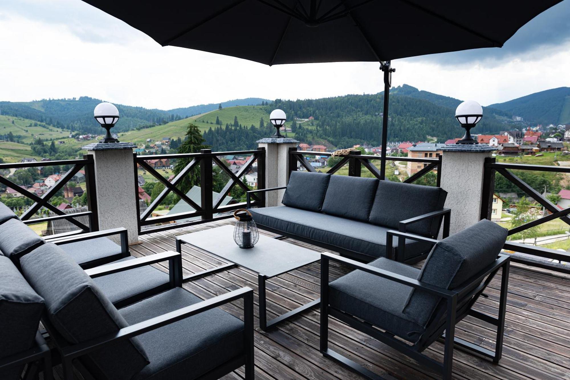 Svoi Hotel Paljanyjtsja Exteriör bild