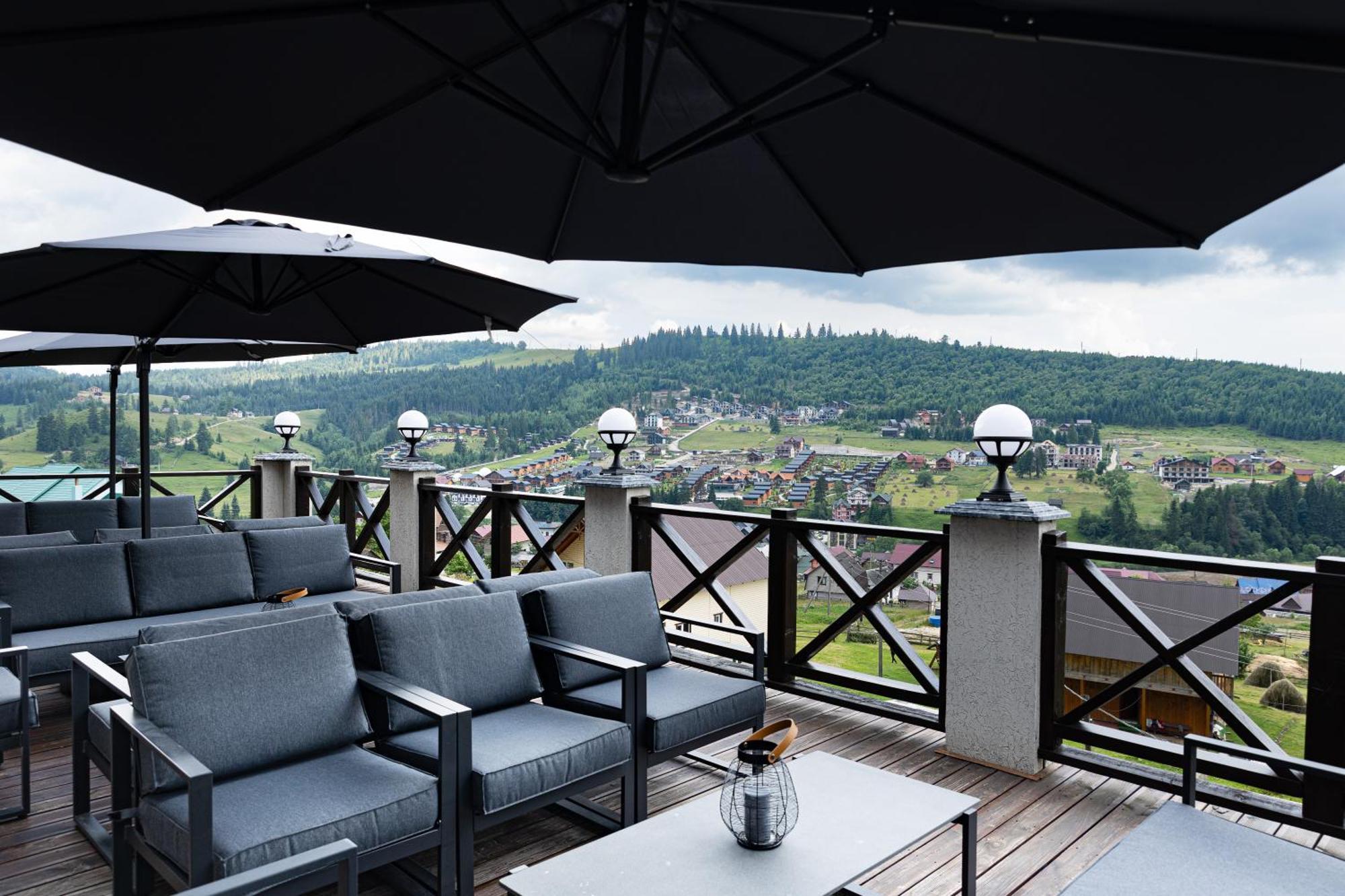 Svoi Hotel Paljanyjtsja Exteriör bild