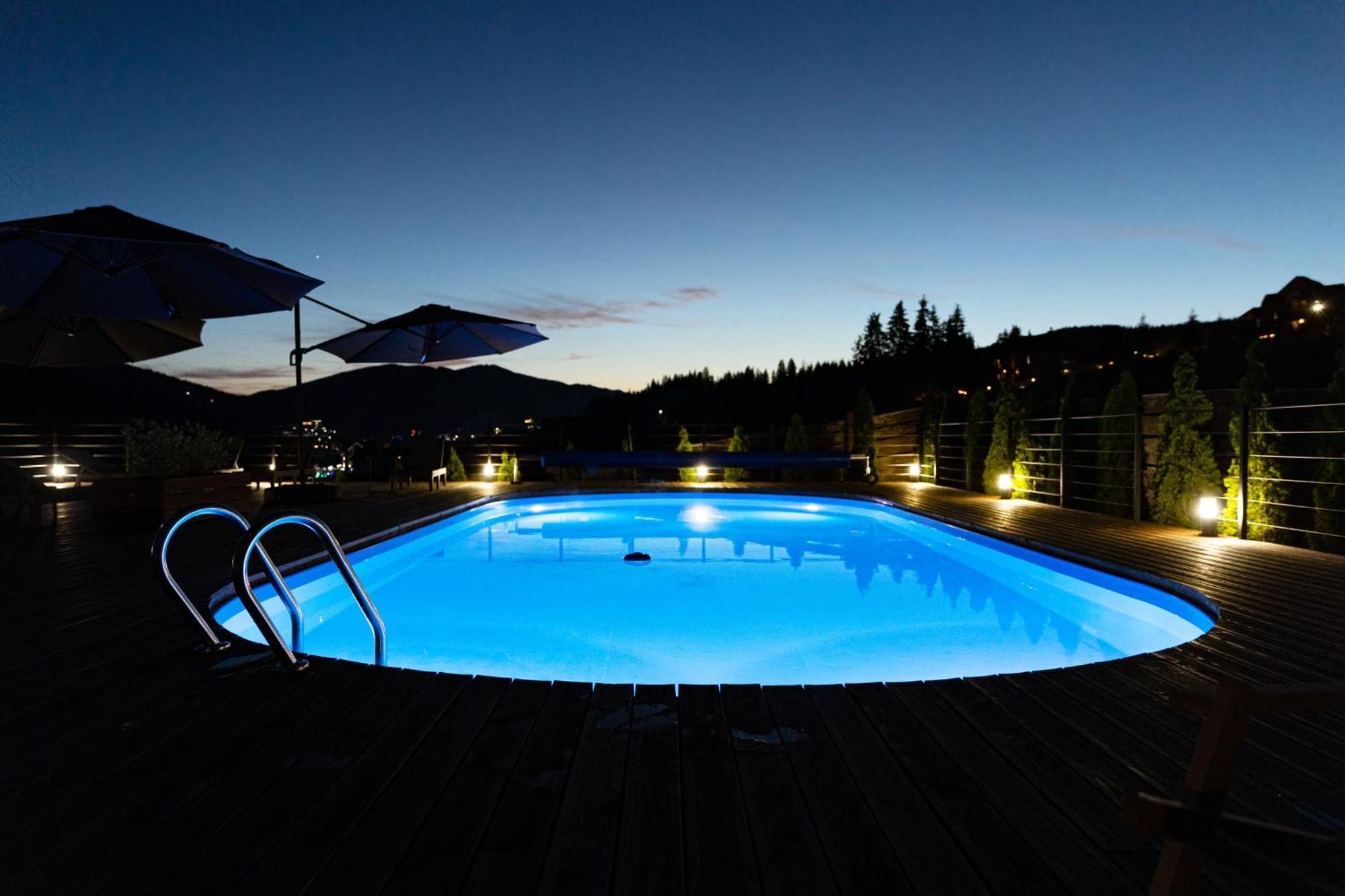 Svoi Hotel Paljanyjtsja Exteriör bild
