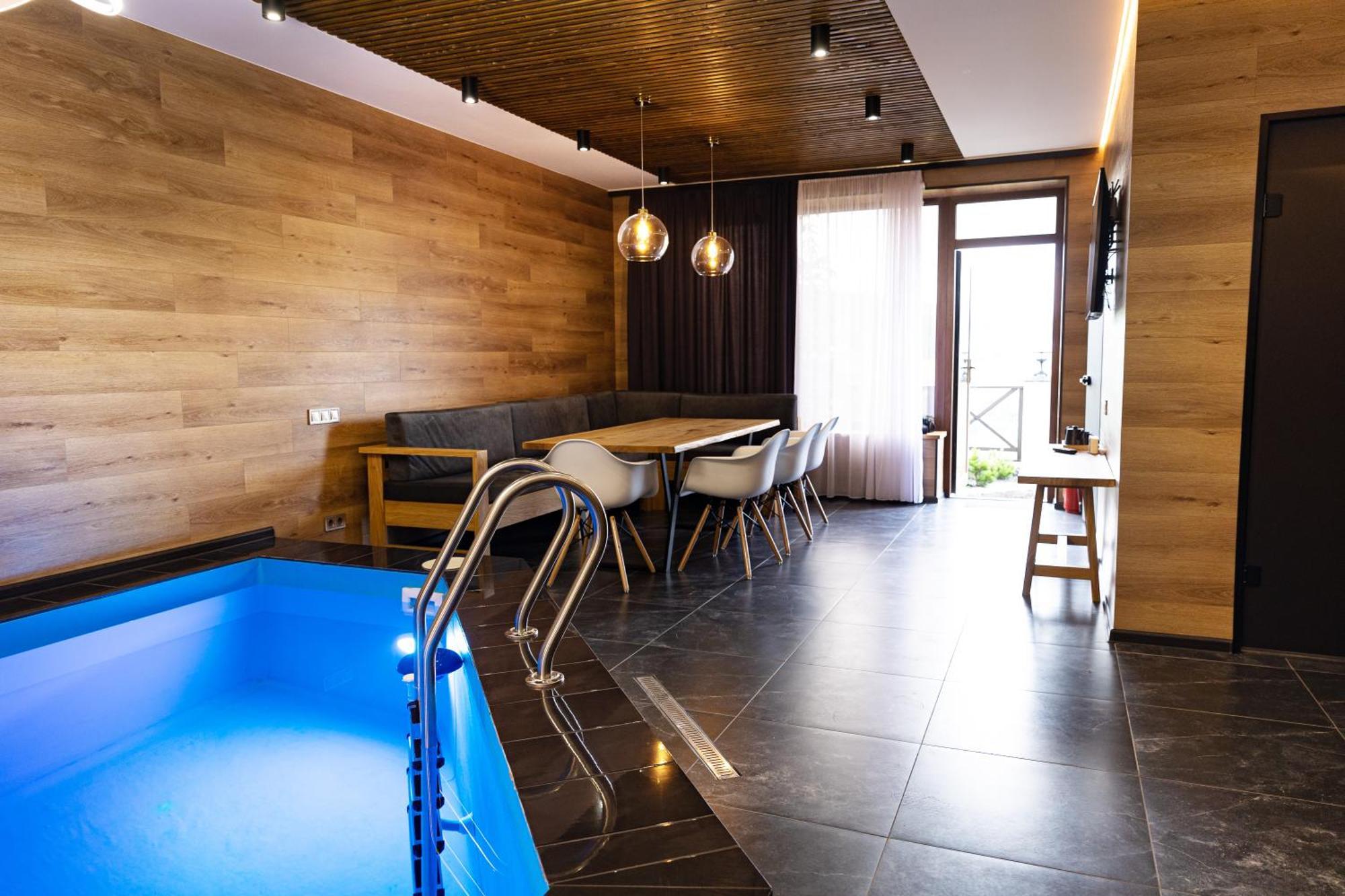 Svoi Hotel Paljanyjtsja Exteriör bild